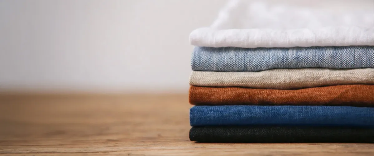 Lino e tessuti naturali: come vestirsi freschi ed eleganti quando fa caldo